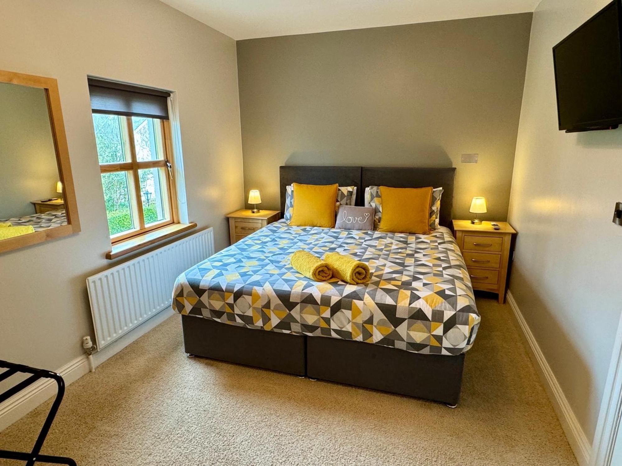 3 Castle Hume Court Holiday House Енискилен Екстериор снимка
