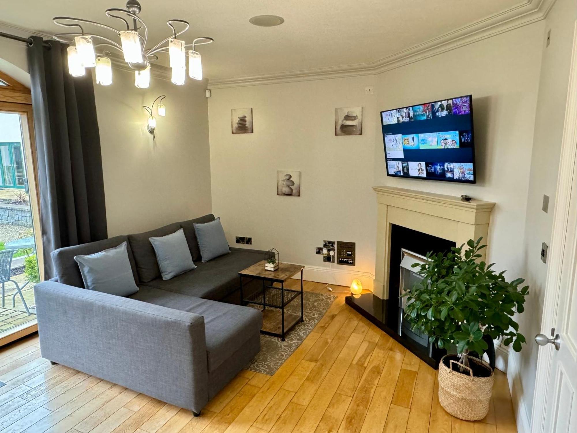 3 Castle Hume Court Holiday House Енискилен Екстериор снимка
